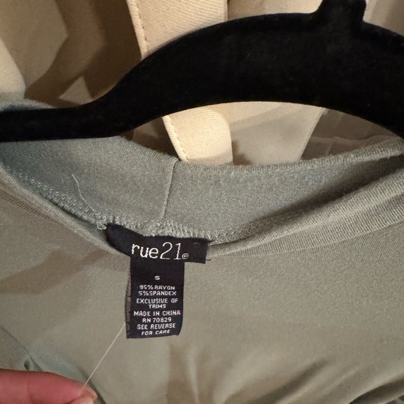 Rue21 Soft Green Long-Sleeve Top - Picture 2 of 2